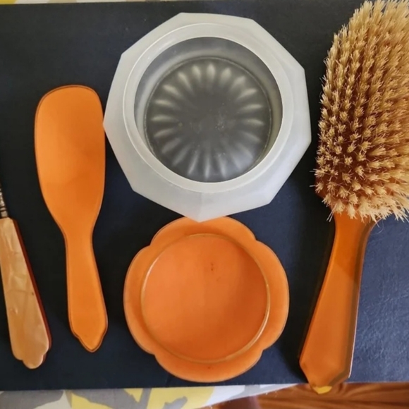 Vintage Lucite-handle vanity set - Picture 2 of 12